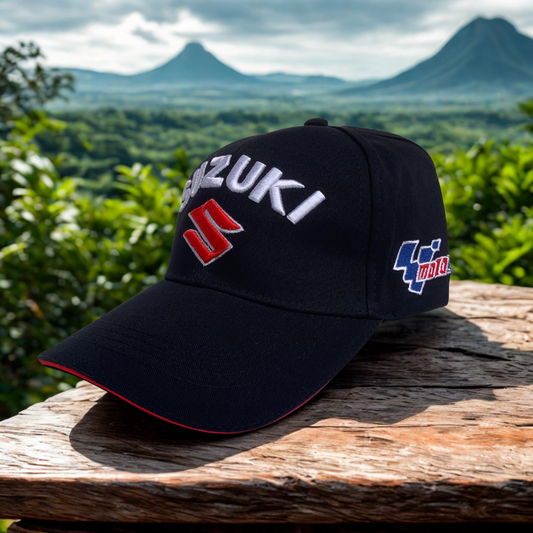 Gorra Suzuki Oficial | Logo Bordado 3D | Ajustable para Hombre